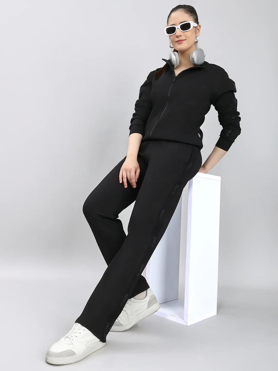 Rock.it Women Black Solid Collar Full Sleeve Winter Tracksuit - Image 6