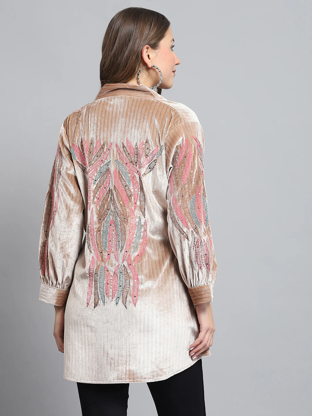 Women Beige Self Design V Neck Full Sleeve Shrug - Image 5