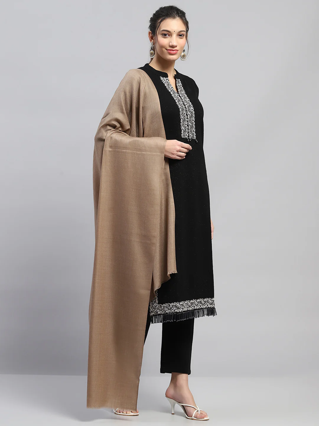 Women Beige Solid Reversible Shawl - Image 4