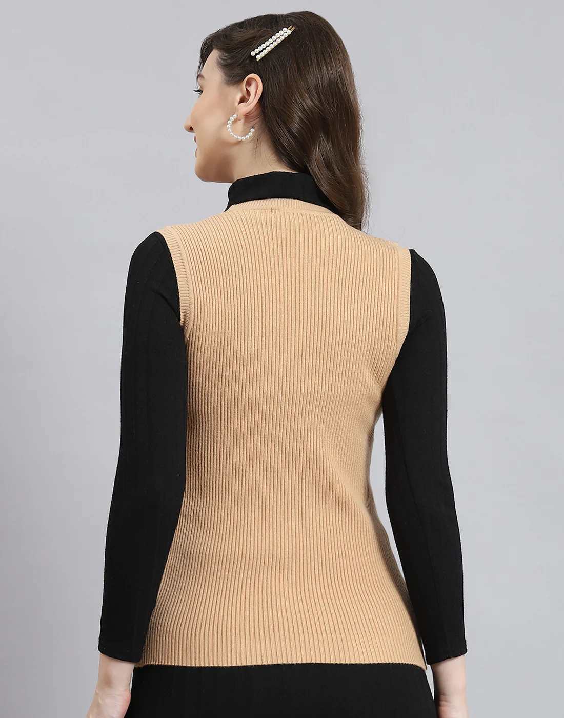 Women Beige Solid Round Neck Sleeveless Sweater - Image 5