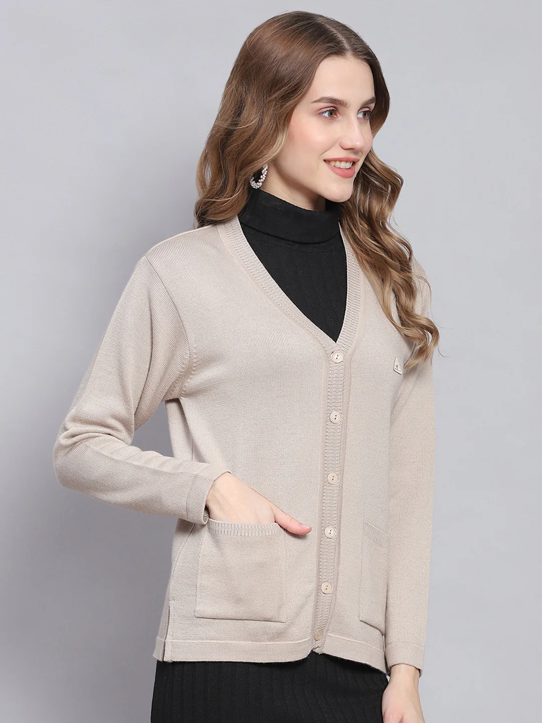 Women Beige Solid V Neck Full Sleeve Cardigans - Image 4