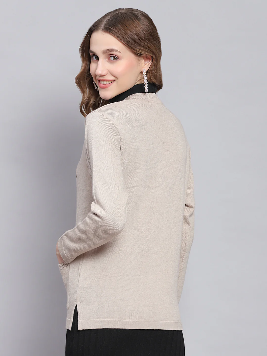 Women Beige Solid V Neck Full Sleeve Cardigans - Image 5
