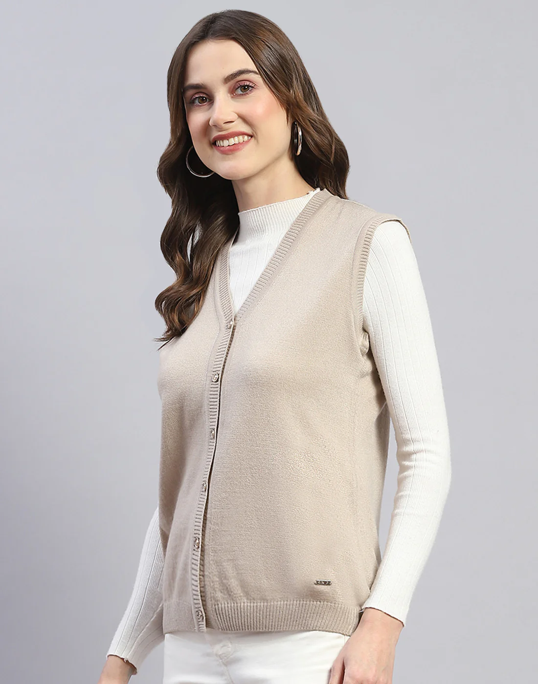 Women Beige Solid V Neck Sleeveless Cardigan - Image 3