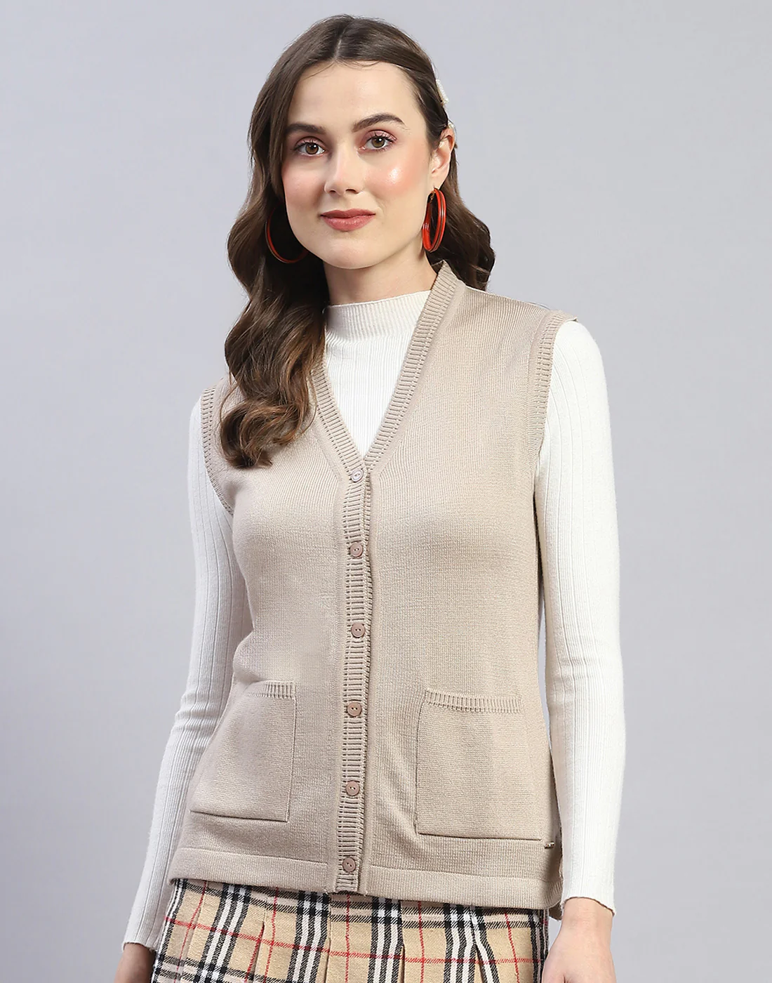 Women Beige Solid V Neck Sleeveless Cardigan - Image 2