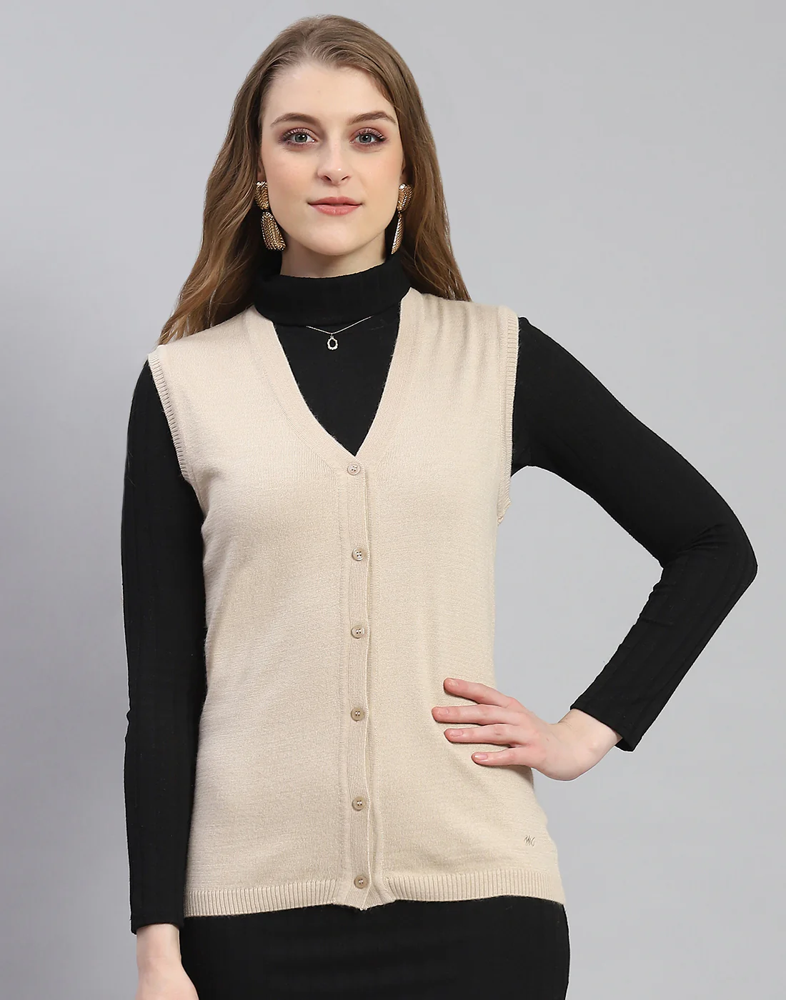 Women Beige Solid V Neck Sleeveless Cardigan - Image 2