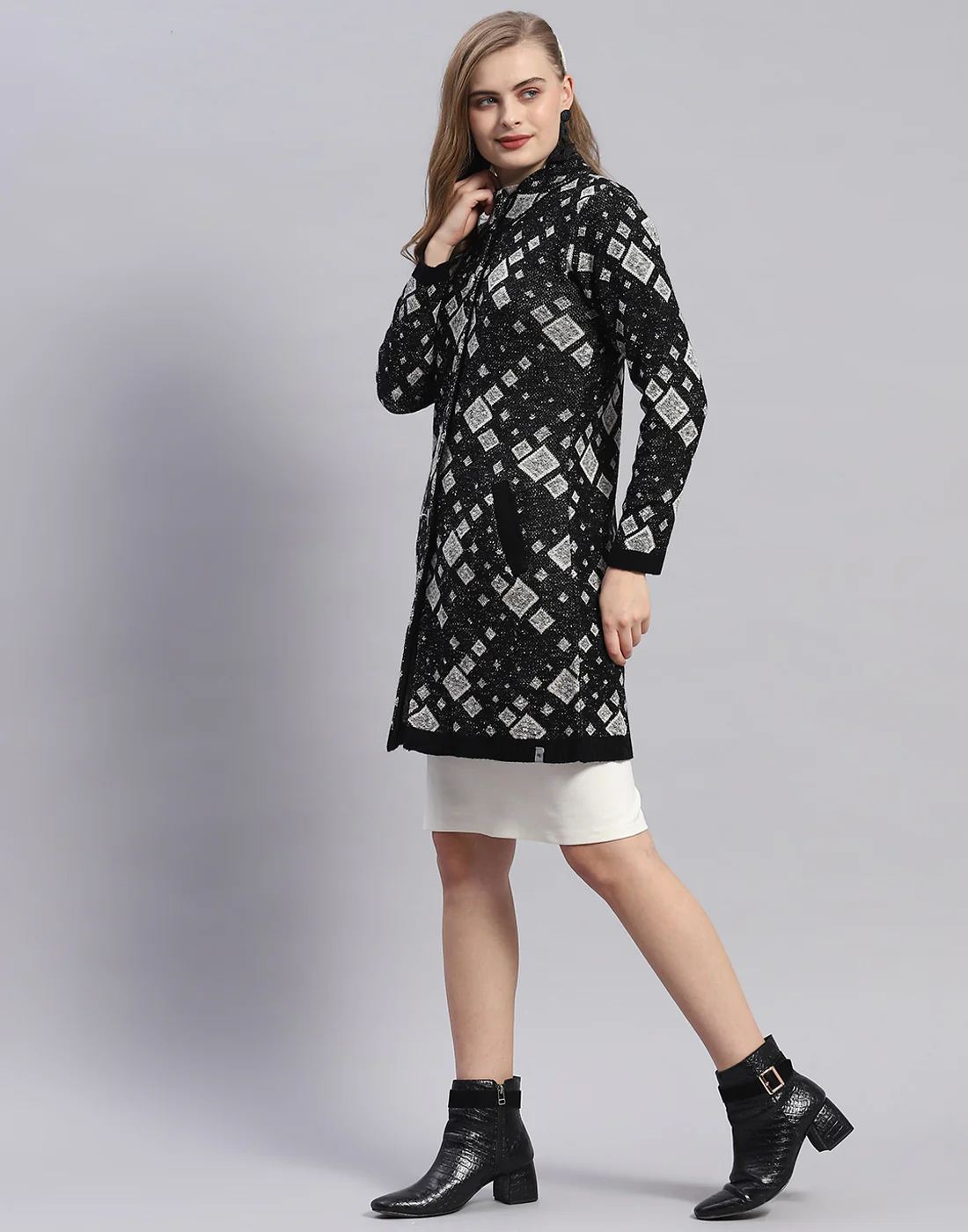 Women Black Jaquard Round Neck Full Sleeve Coat - Image 3