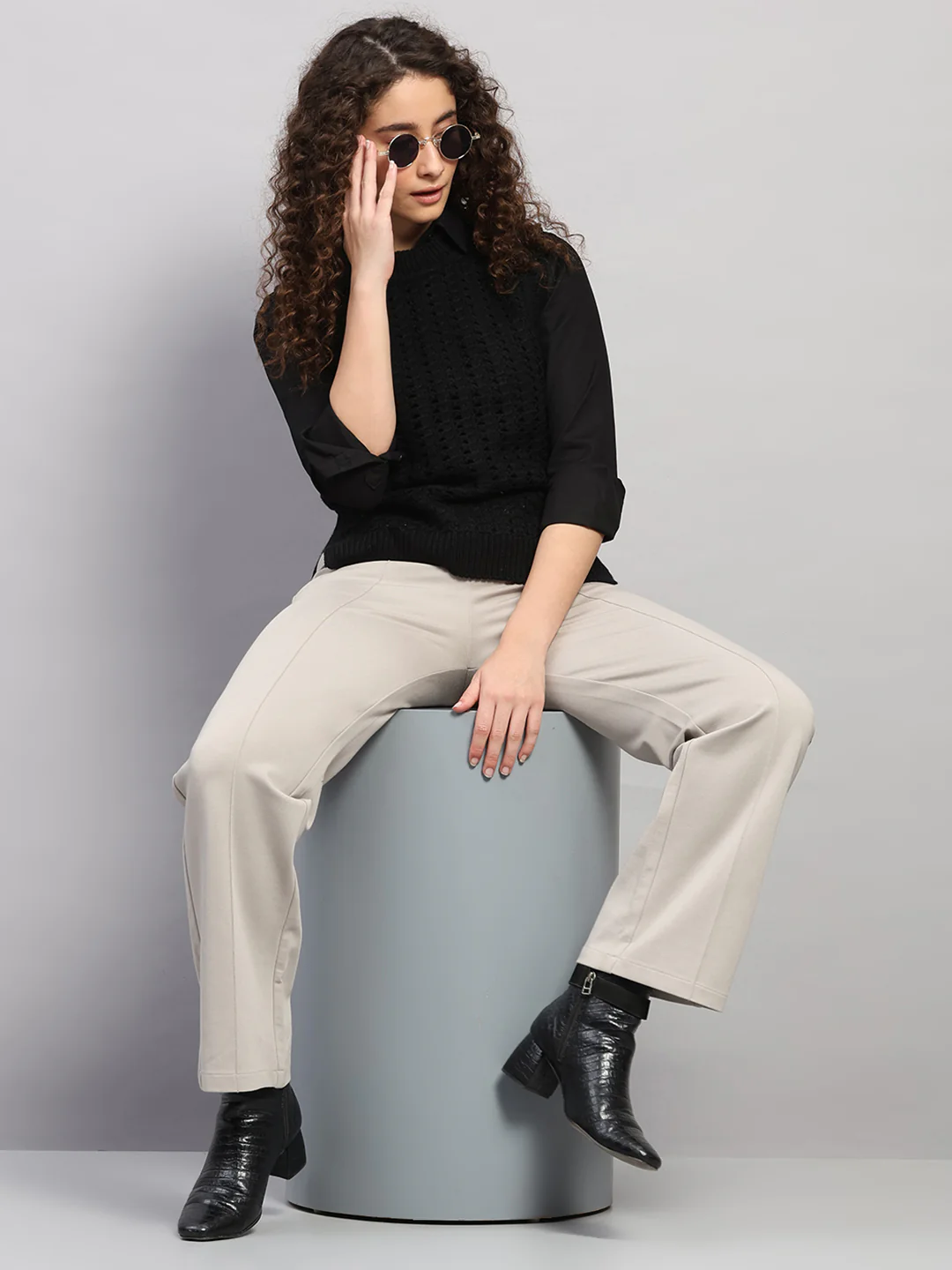 Women Black Jaquard Round Neck Sleeveless Winter Top - Image 2
