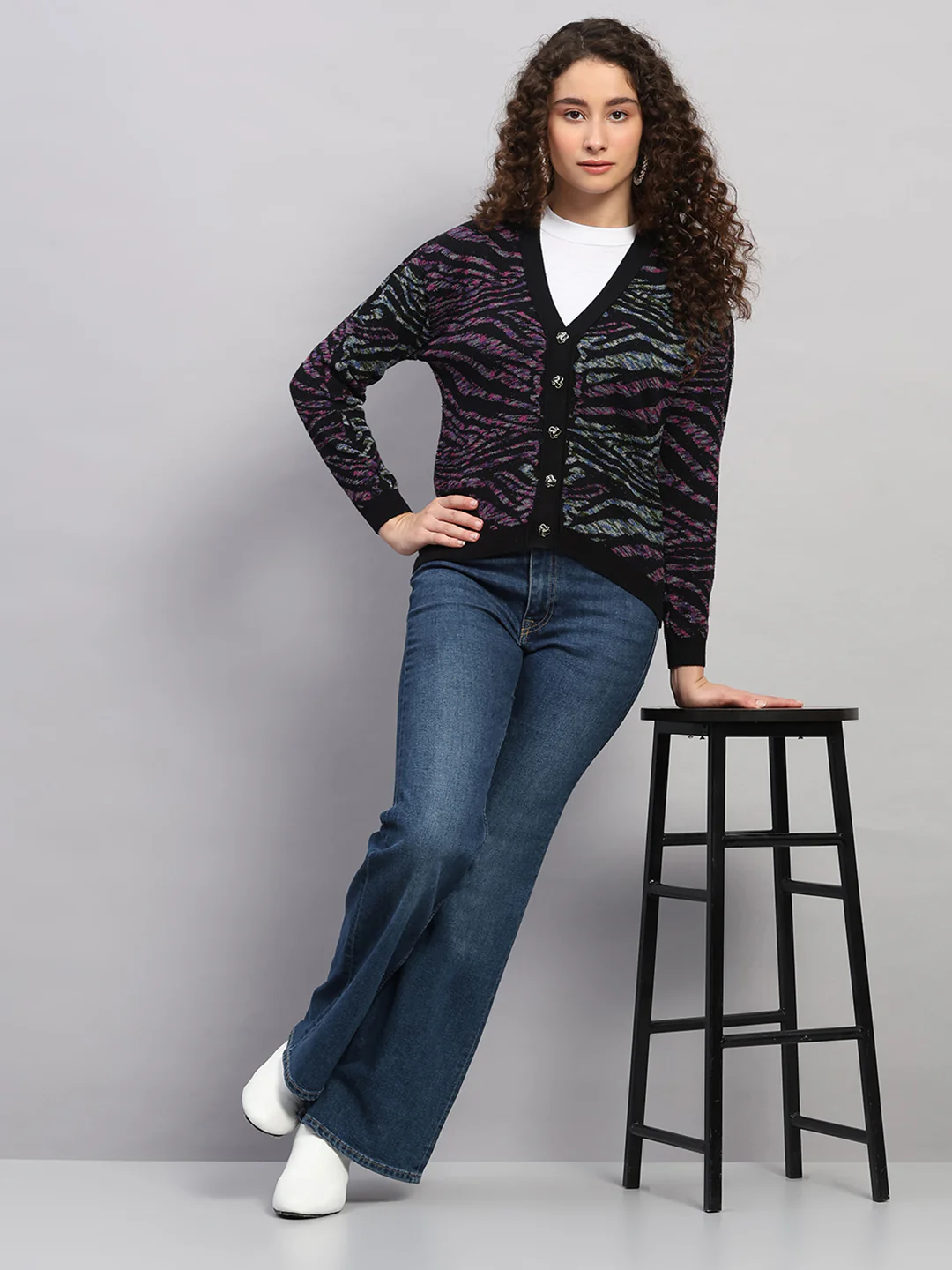 Women Black Jaquard V Neck Full Sleeve Cardigan - Image 2