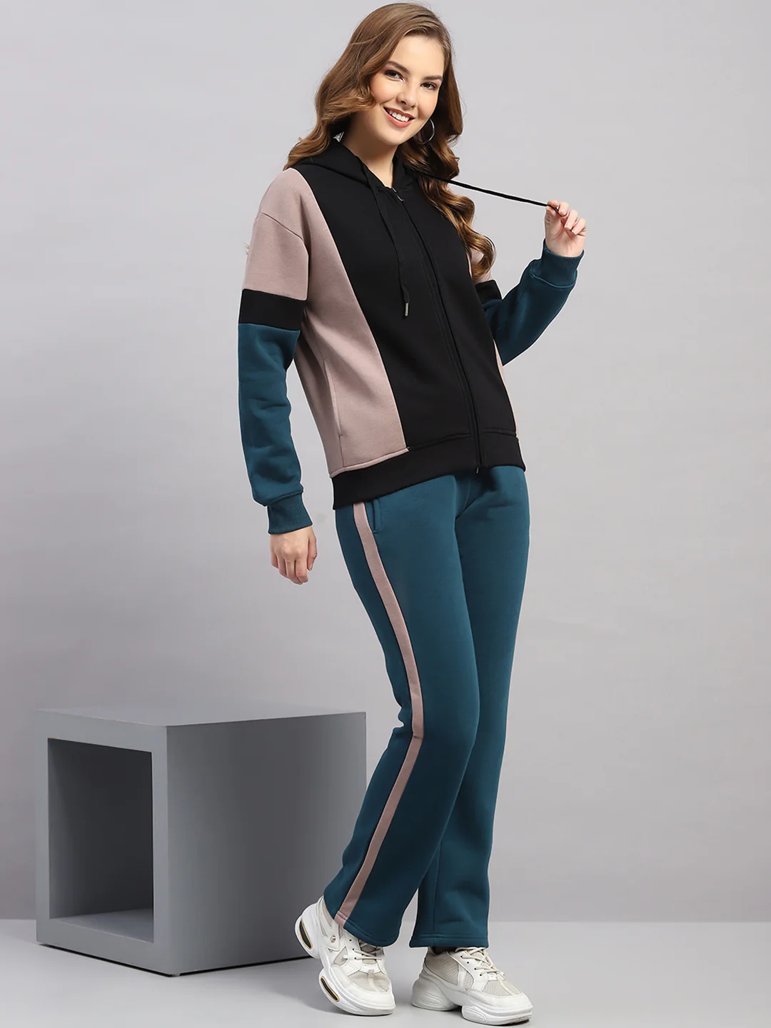 Women Black Printed Hooded Full Sleeve Winter Tracksuit - Image 4