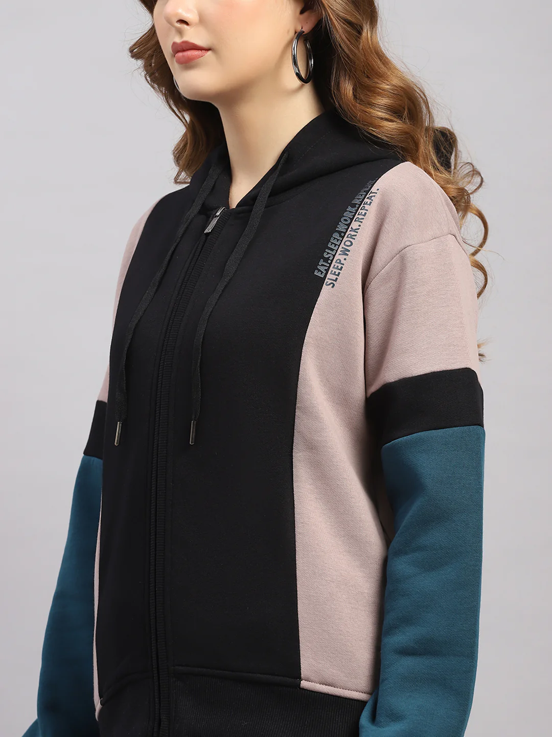 Women Black Printed Hooded Full Sleeve Winter Tracksuit - Image 7