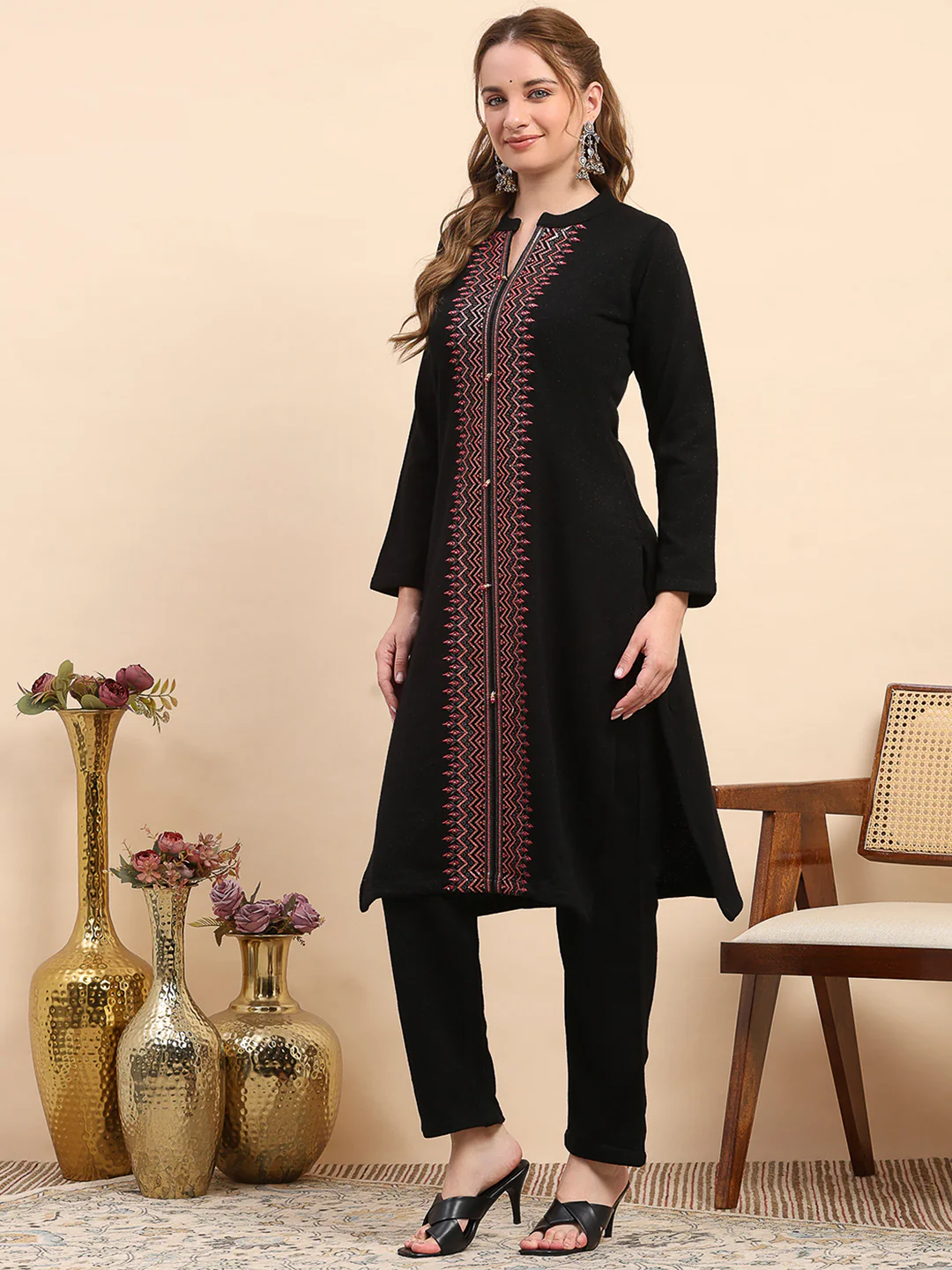 Women Black Printed Round Neck Full Sleeve Kurti Set for Winter - Image 3