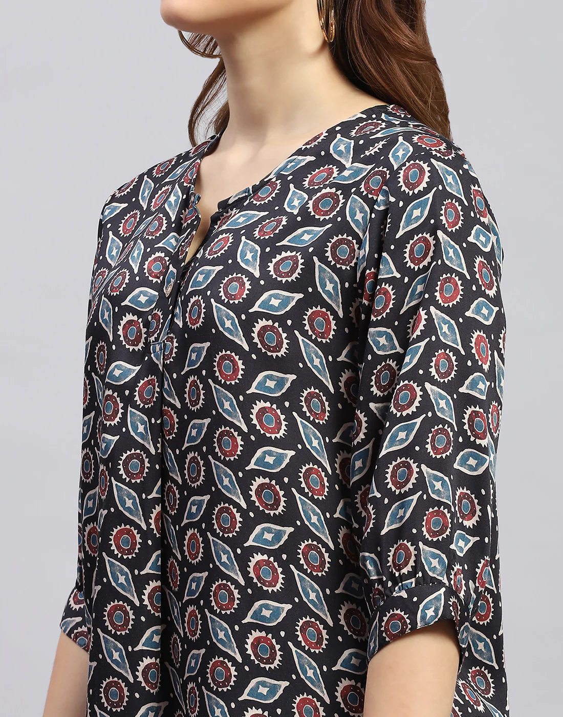 Women Black Printed V Neck 3/4 Sleeve Top - Image 7