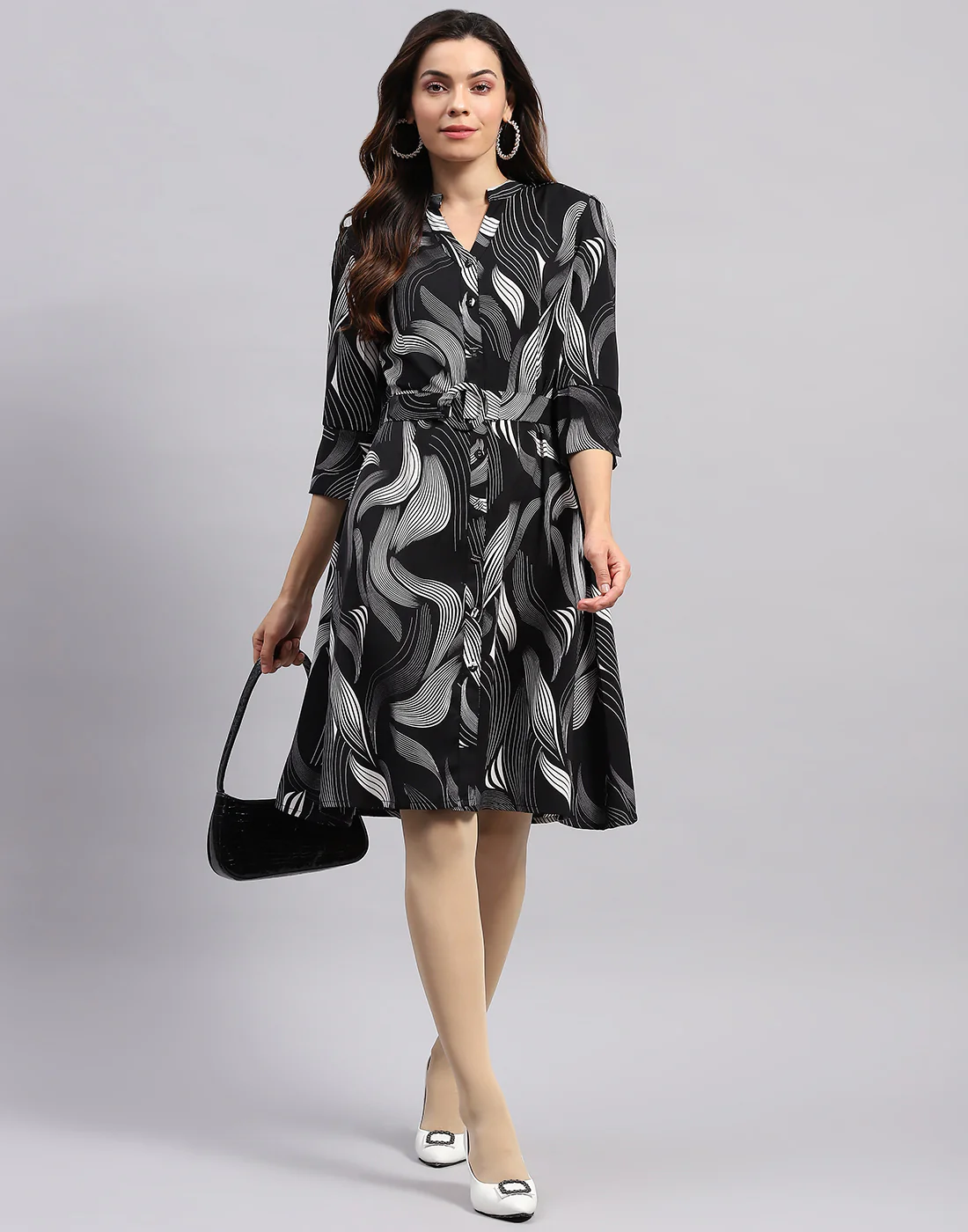 Women Black Printed V Neck 3/4 Sleeve Tunic - Image 2