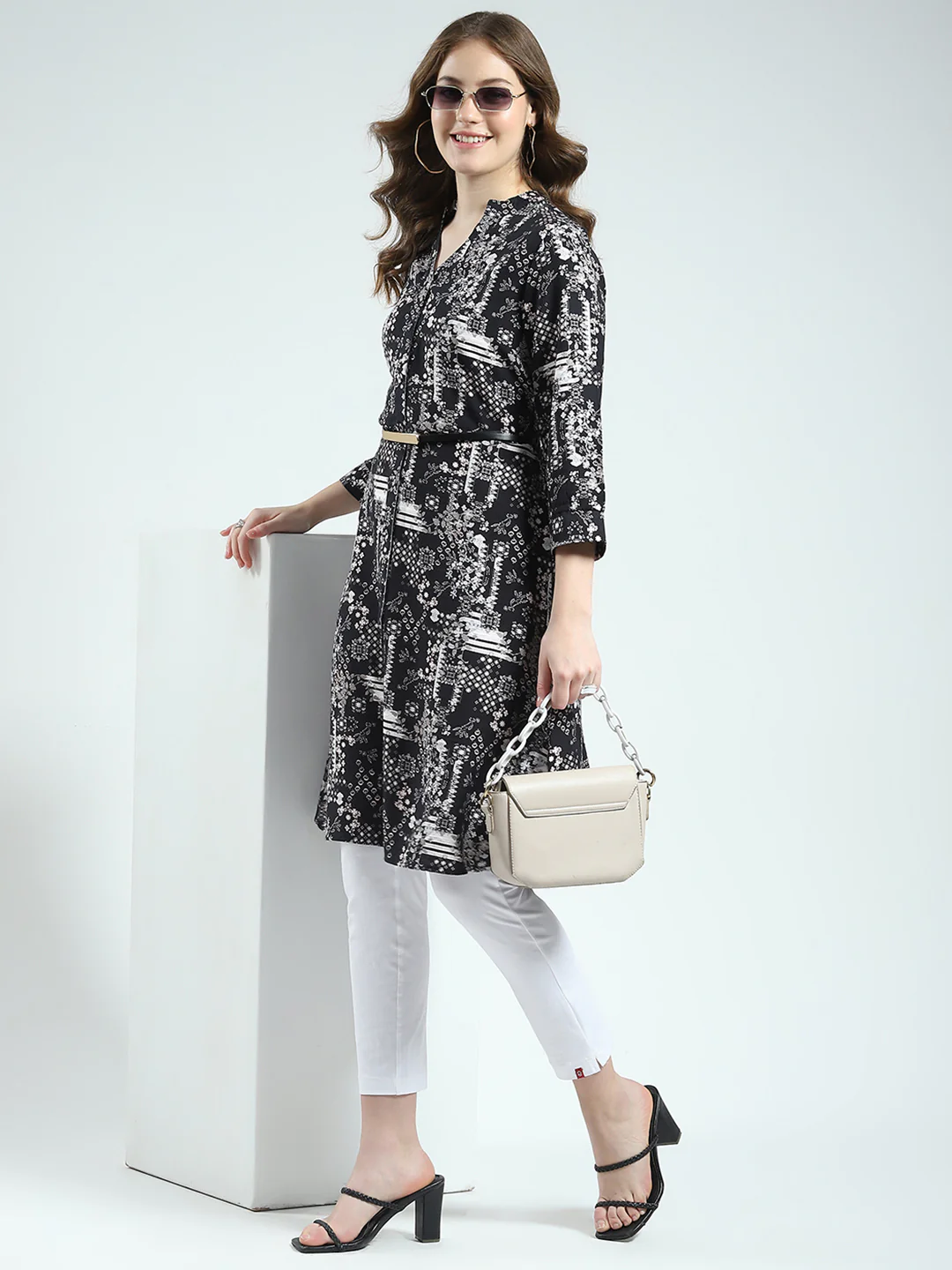 Women Black Printed Round Neck 3/4th Sleeve Tunic - Image 2