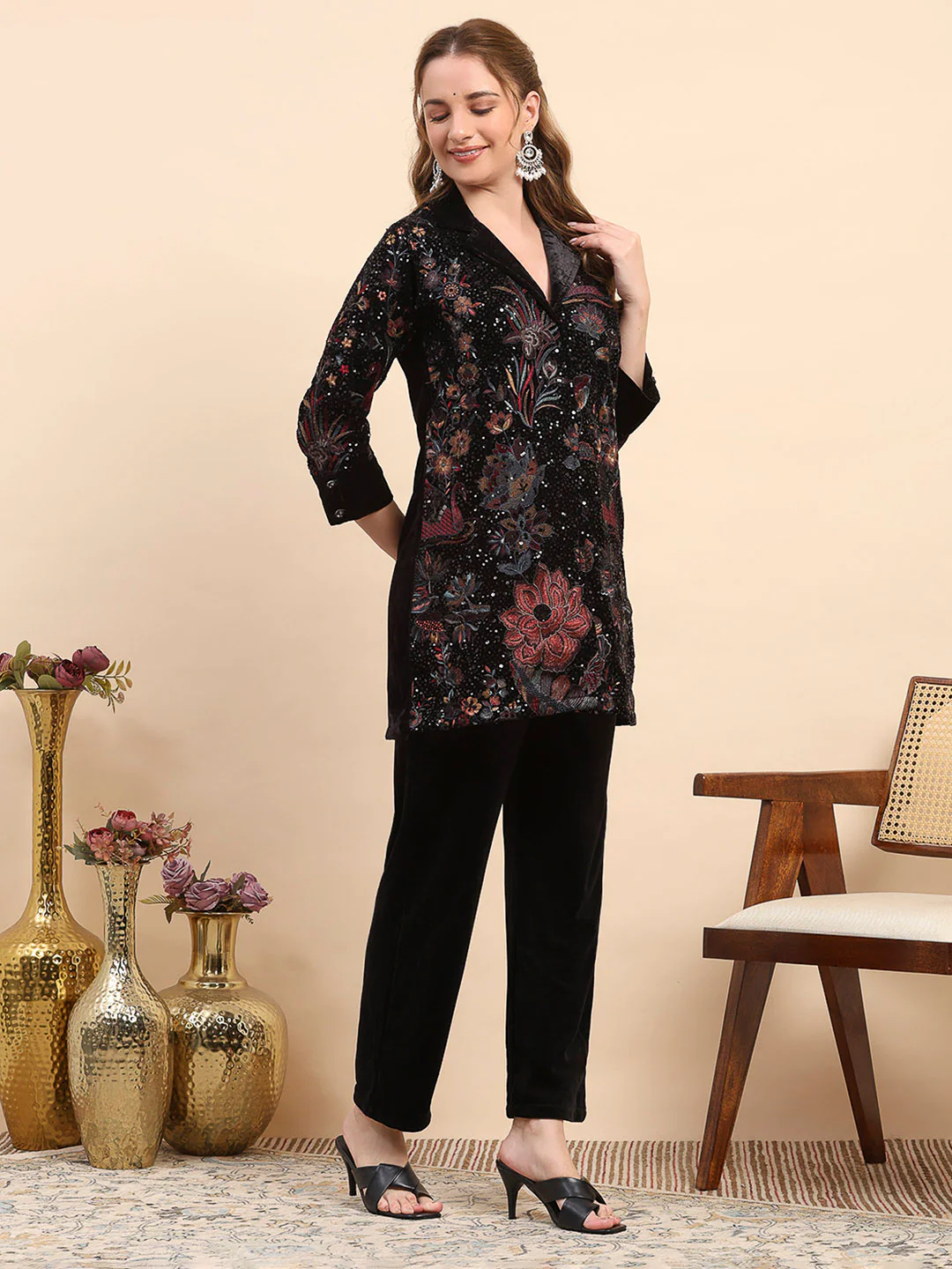 Women Black Printed V Neck Full Sleeve Kurti Set for Winter - Image 4