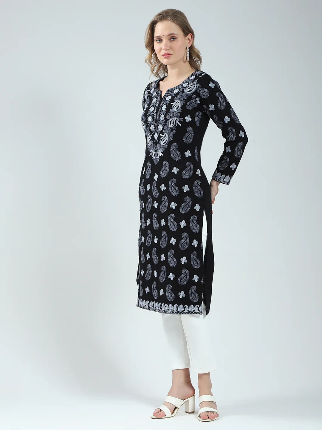 Women Black Printed V Neck Full Sleeve Winter Kurti - Image 3