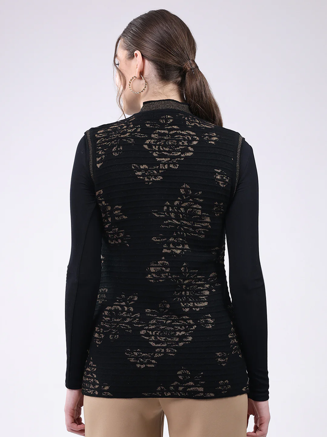 Women Black Printed V Neck Sleeveless Cardigan - Image 5