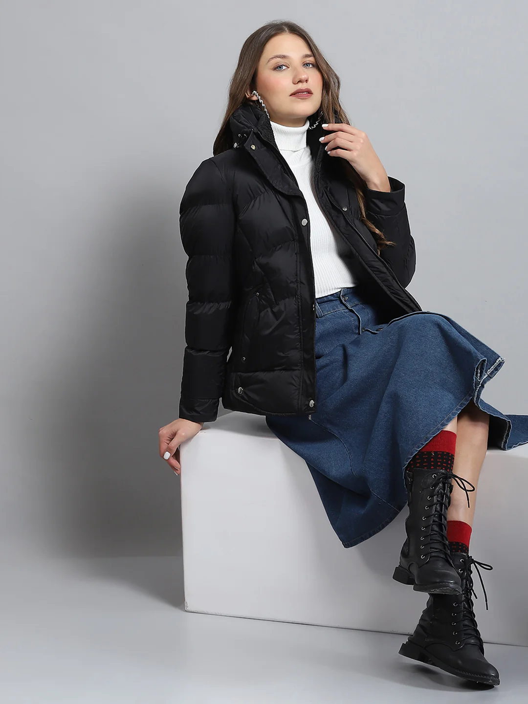 Women Black Self Design Collar Full Sleeve Jacket - Image 2