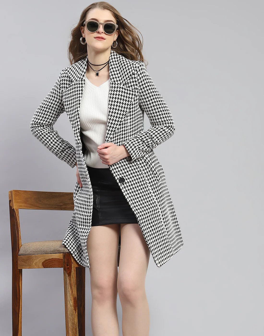 Women Black Self Design Lapel Collar Full Sleeve Coat - Image 6