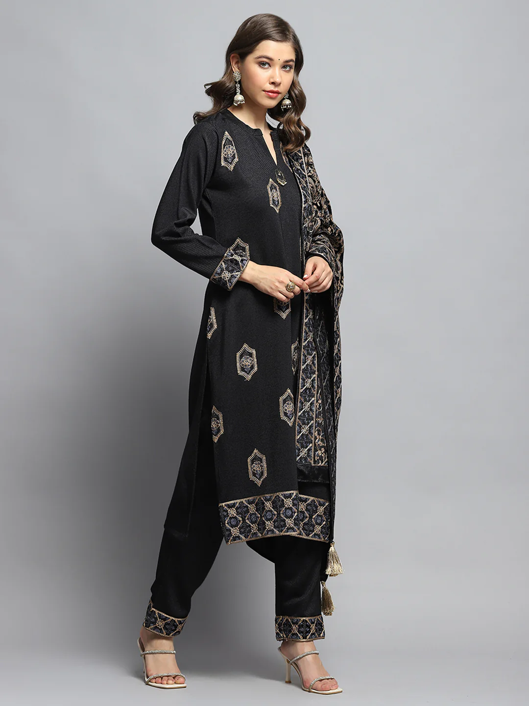 Women Black Self Design Round Neck Full Sleeve Kurti Set & Stole - Image 4