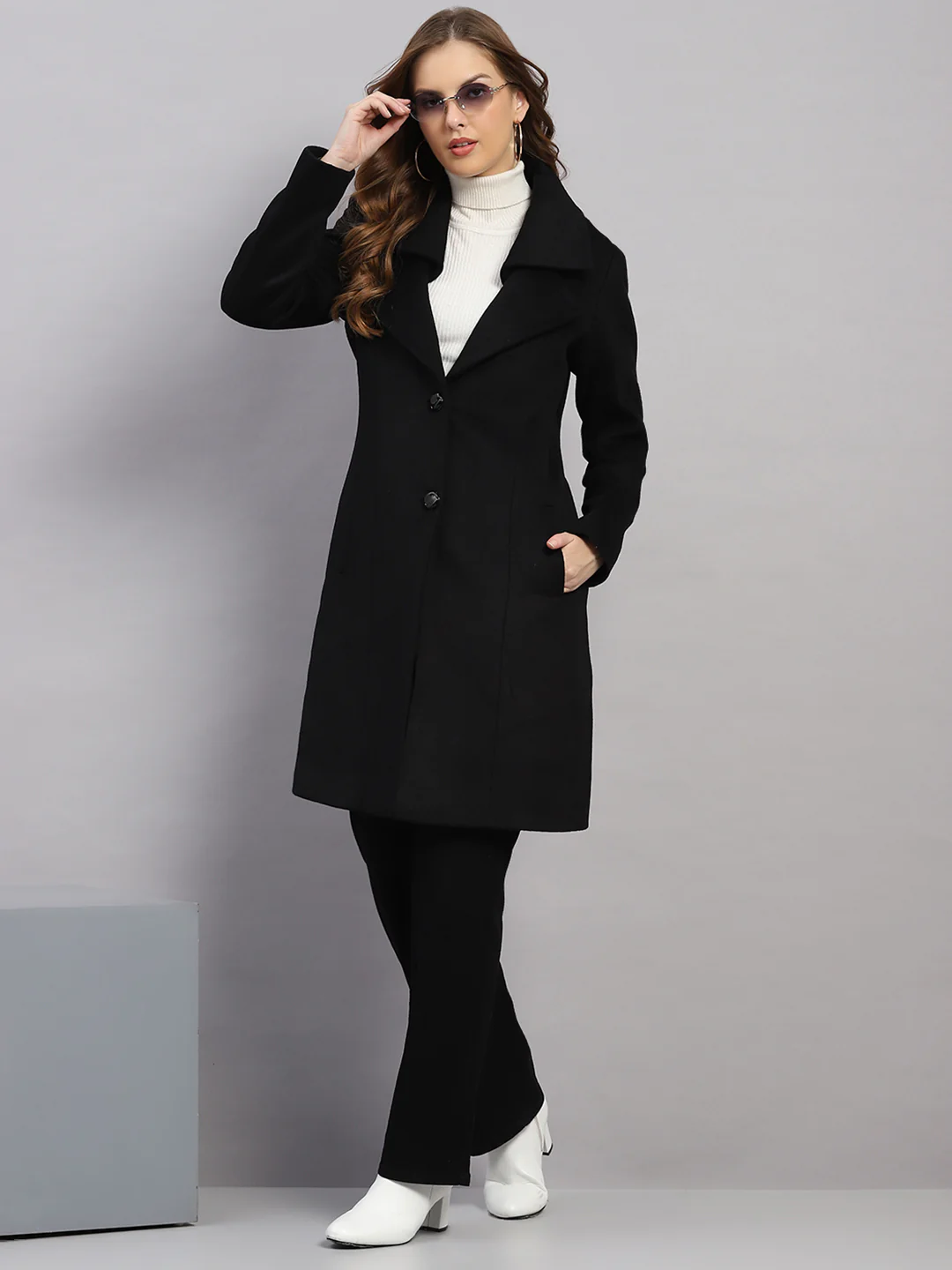 Women Black Solid Collar Full Sleeve Coat - Image 2