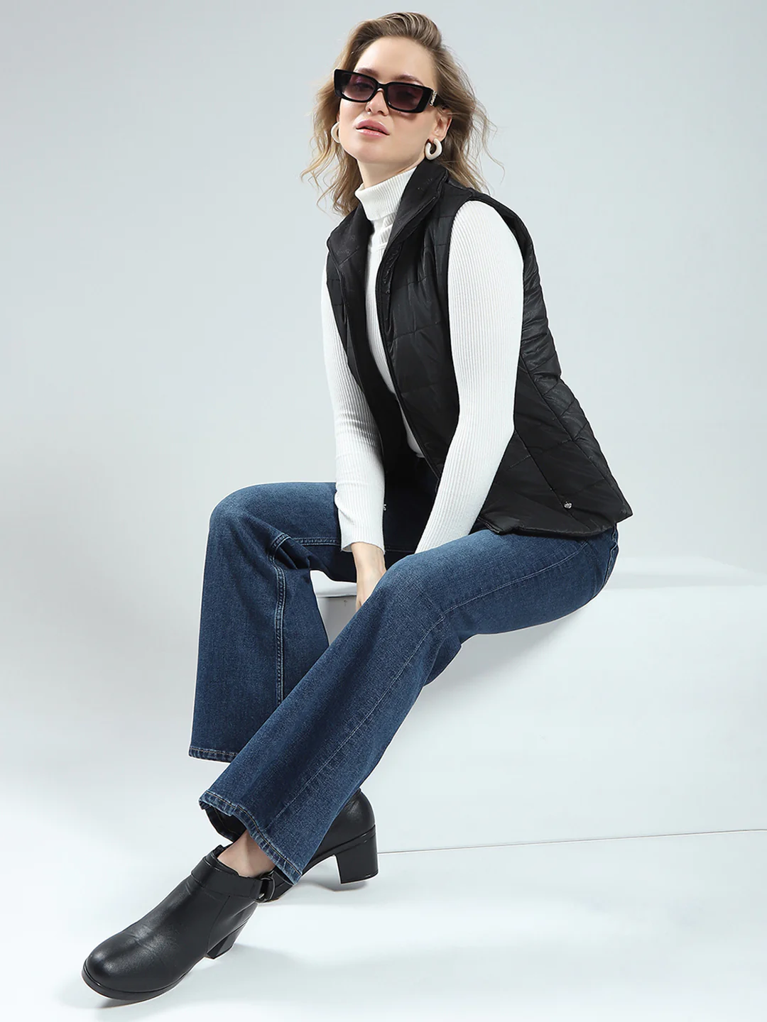 Women Black Solid Collar Sleeveless Reversible Jacket - Image 2