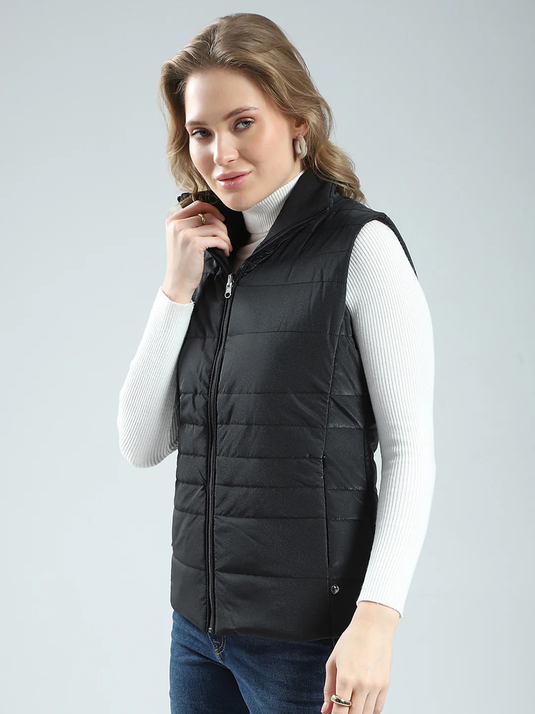 Women Black Solid Collar Sleeveless Reversible Jacket - Image 3