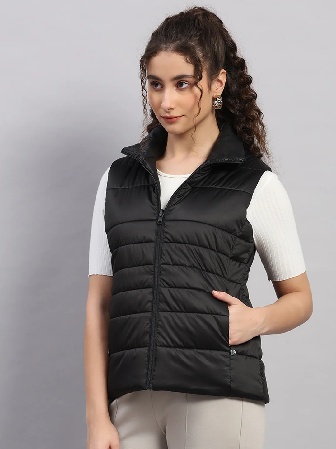 Women Black Solid Collar Sleeveless Jacket - Image 3