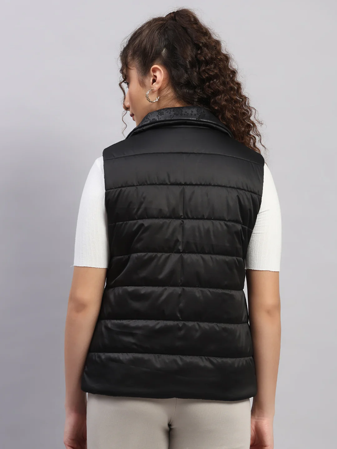 Women Black Solid Collar Sleeveless Jacket - Image 5