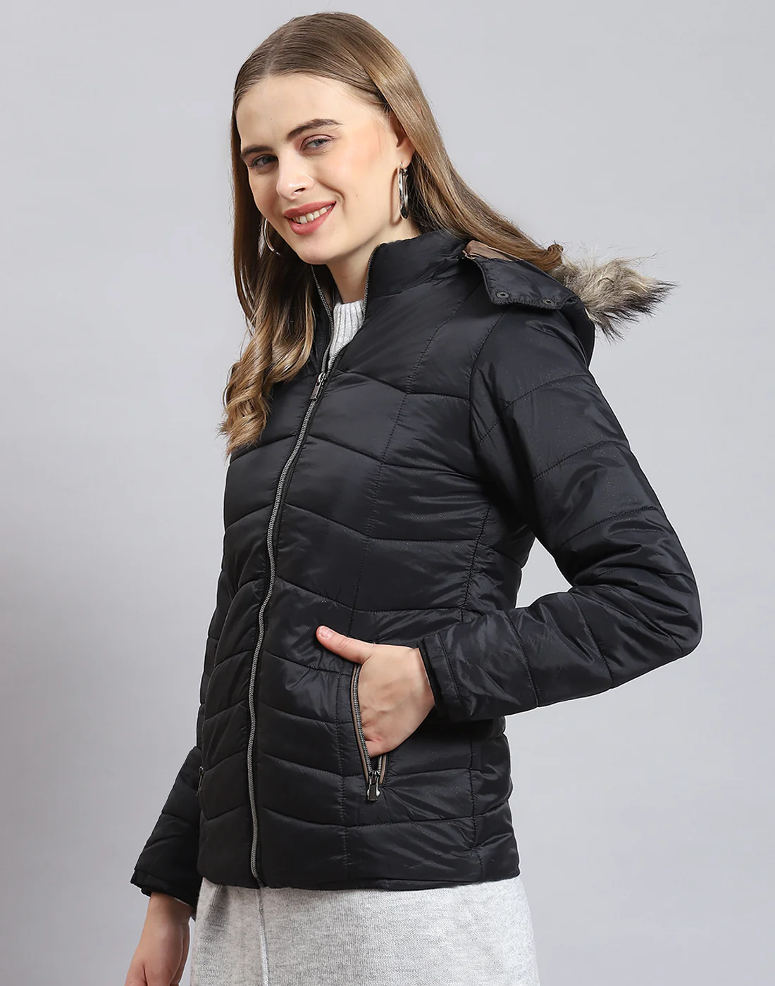 Women Black Solid Hooded Full Sleeve Heating Jacket - Image 5