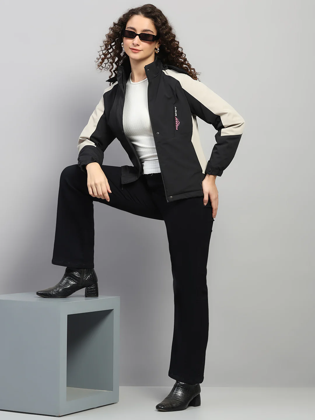 Women Black Solid Hooded Full Sleeve Jacket - Image 2