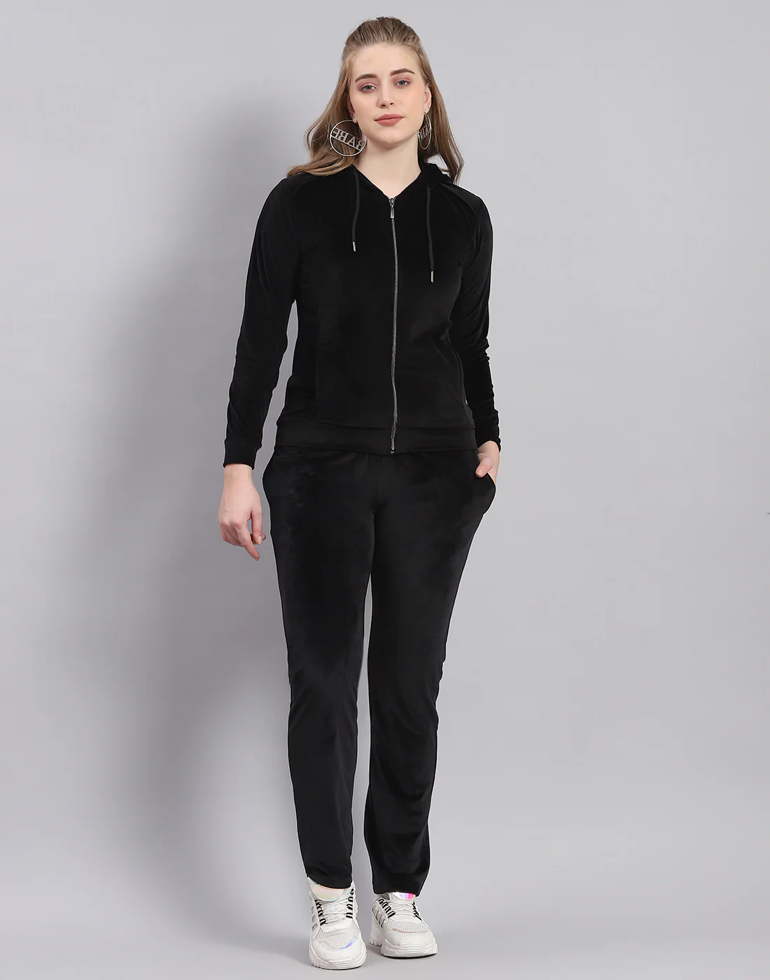 Women Black Solid Hooded Full Sleeve Tracksuit - Image 2