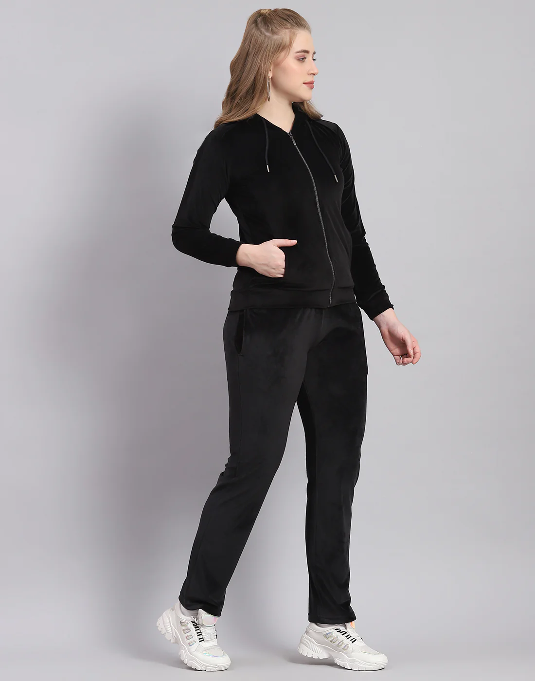 Women Black Solid Hooded Full Sleeve Tracksuit - Image 4