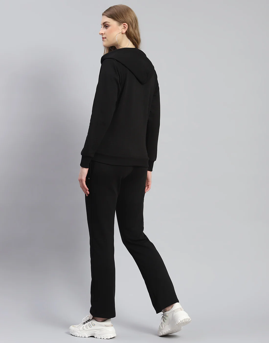 Women Black Solid Hooded Full Sleeve Tracksuit - Image 5