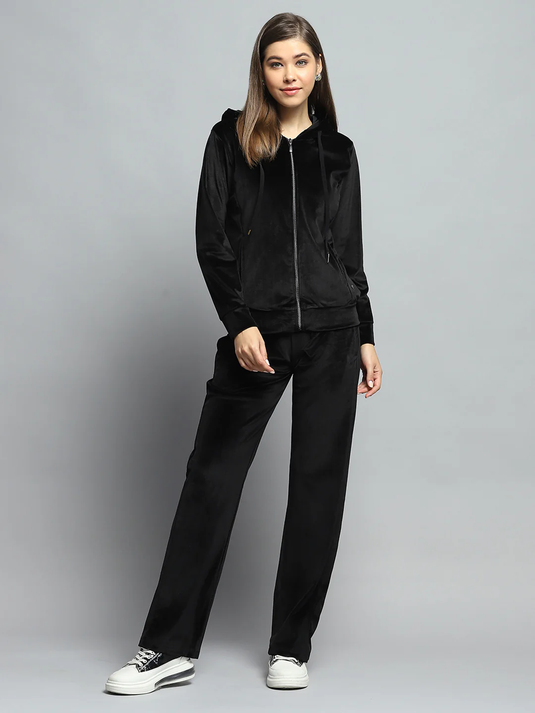 Women Black Solid Hooded Full Sleeve Tracksuit - Image 2