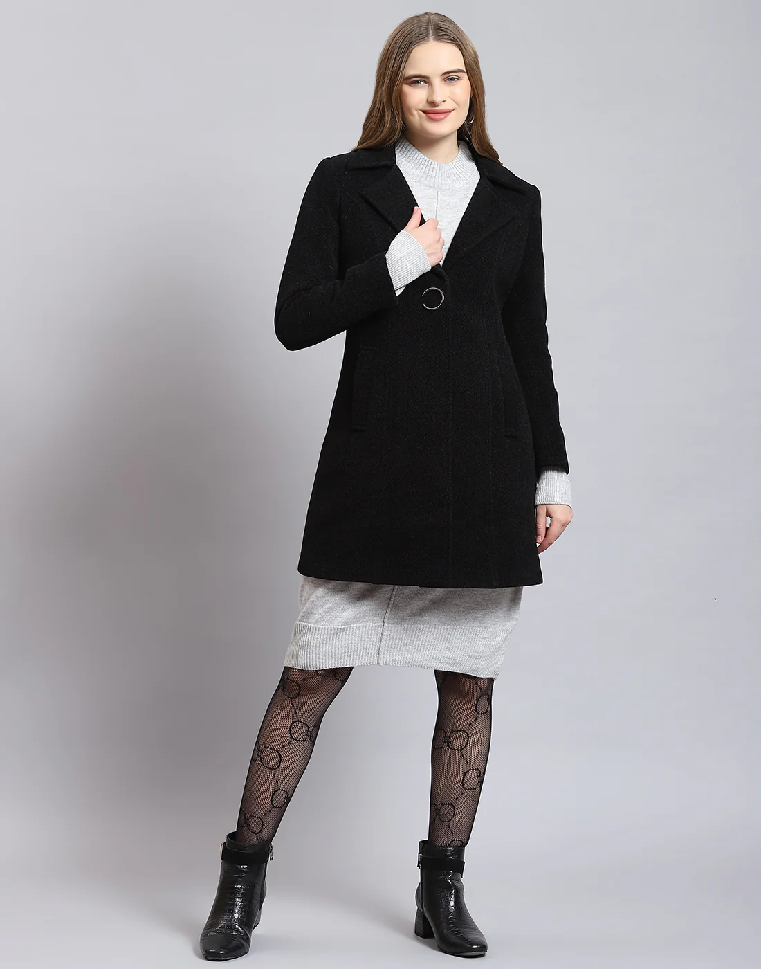Women Black Solid Lapel Collar Full Sleeve Coat - Image 2