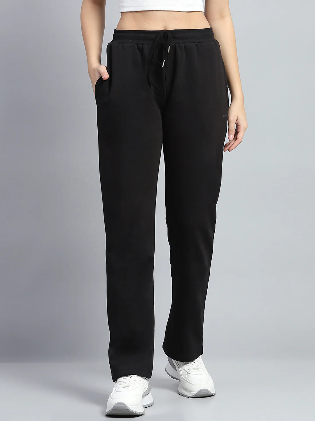 Women Black Solid Mock Neck Full Sleeve Winter Tracksuit - Image 7