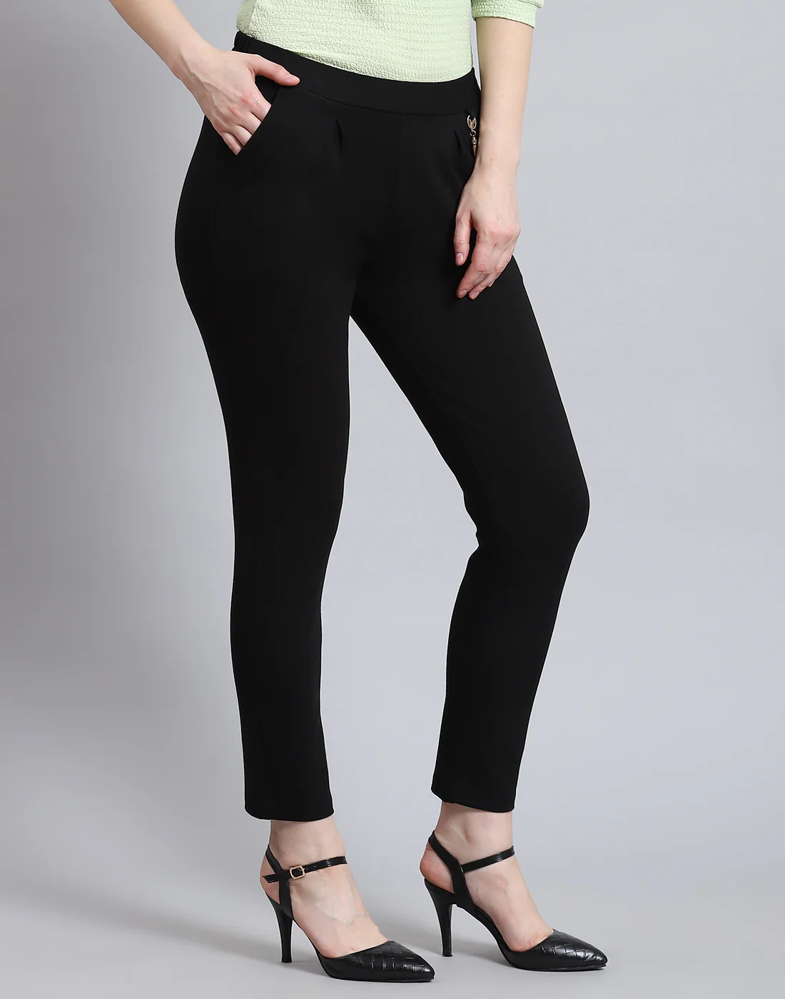 Women Black Solid Regular Fit Jegging - Image 4