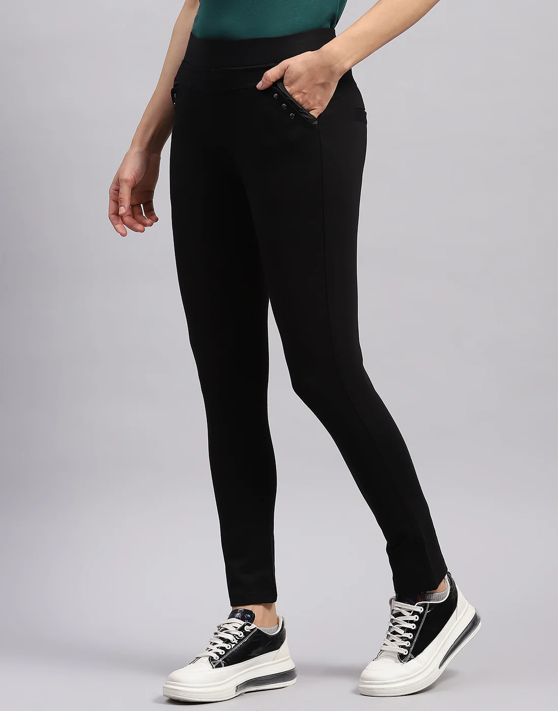 Women Black Solid Regular Fit Jegging - Image 3