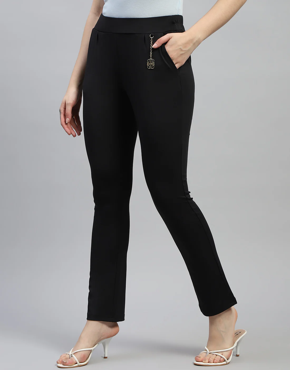 Women Black Solid Regular Fit Jegging - Image 4