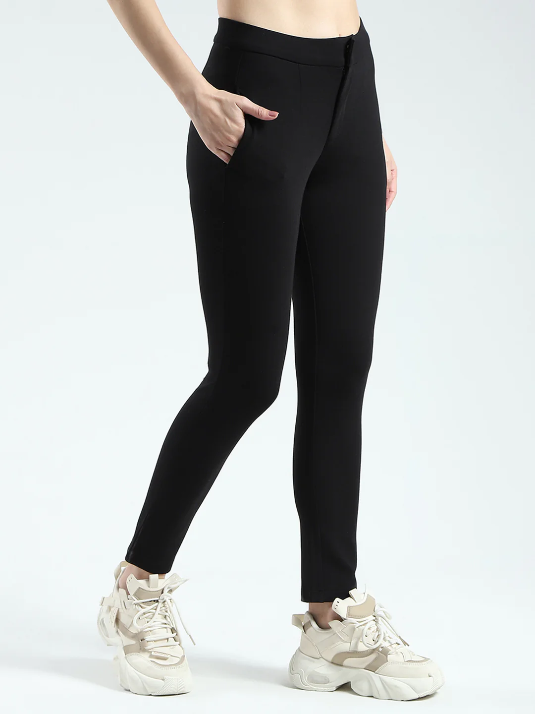 Women Black Solid Regular Fit Jegging - Image 4