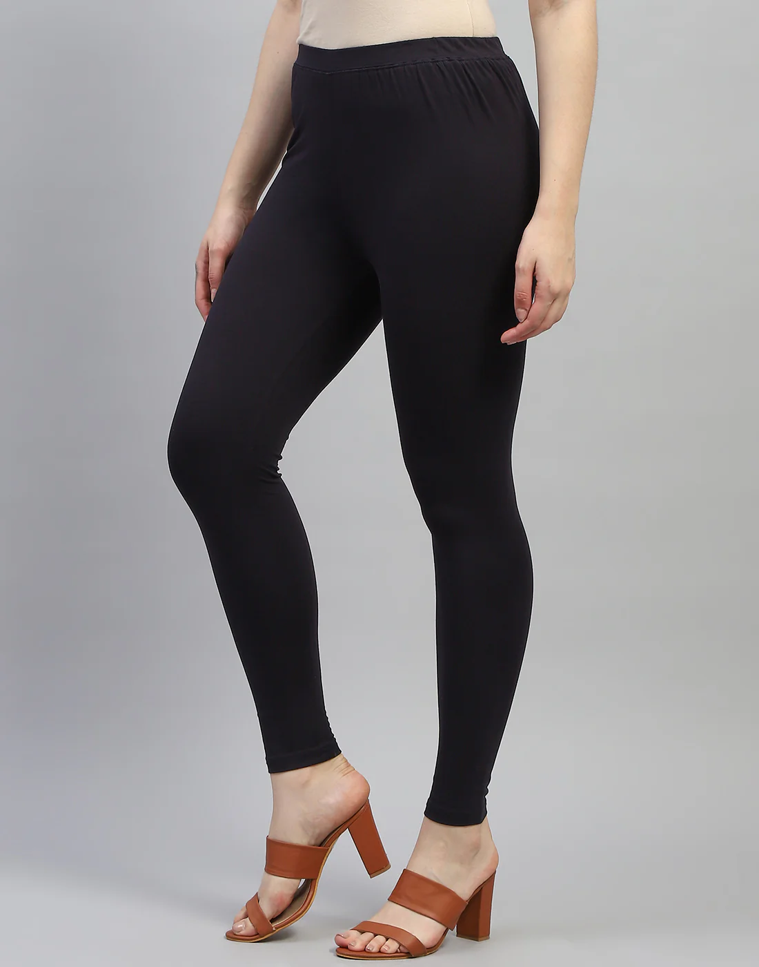 Women Black Solid Regular Fit Legging - Image 4