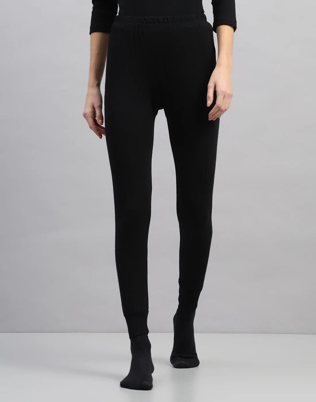 Women Black Solid Regular Fit Thermal Lower
