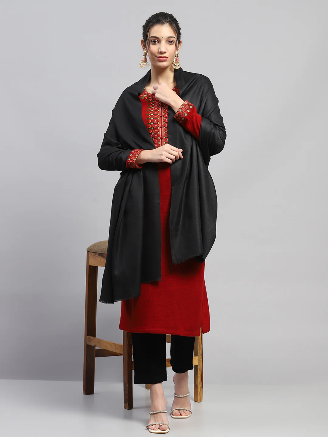 Women Black Solid Reversible Shawl - Image 5
