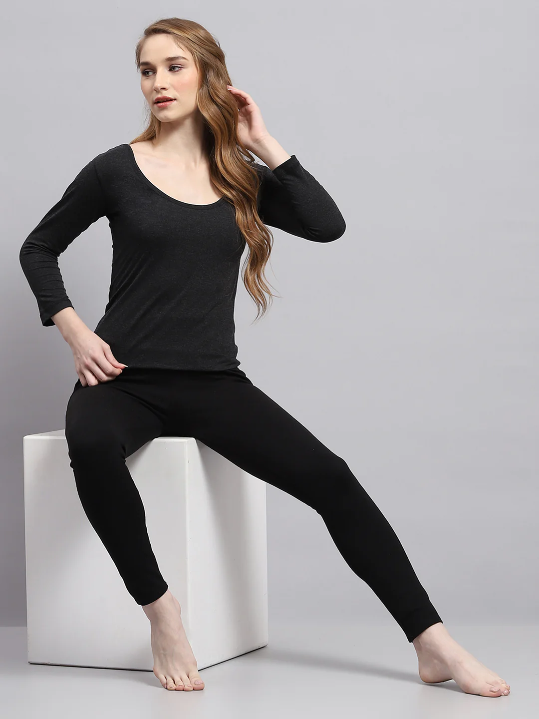 Women Black Solid Round Neck 3/4th Sleeve Thermal Vest - Image 2