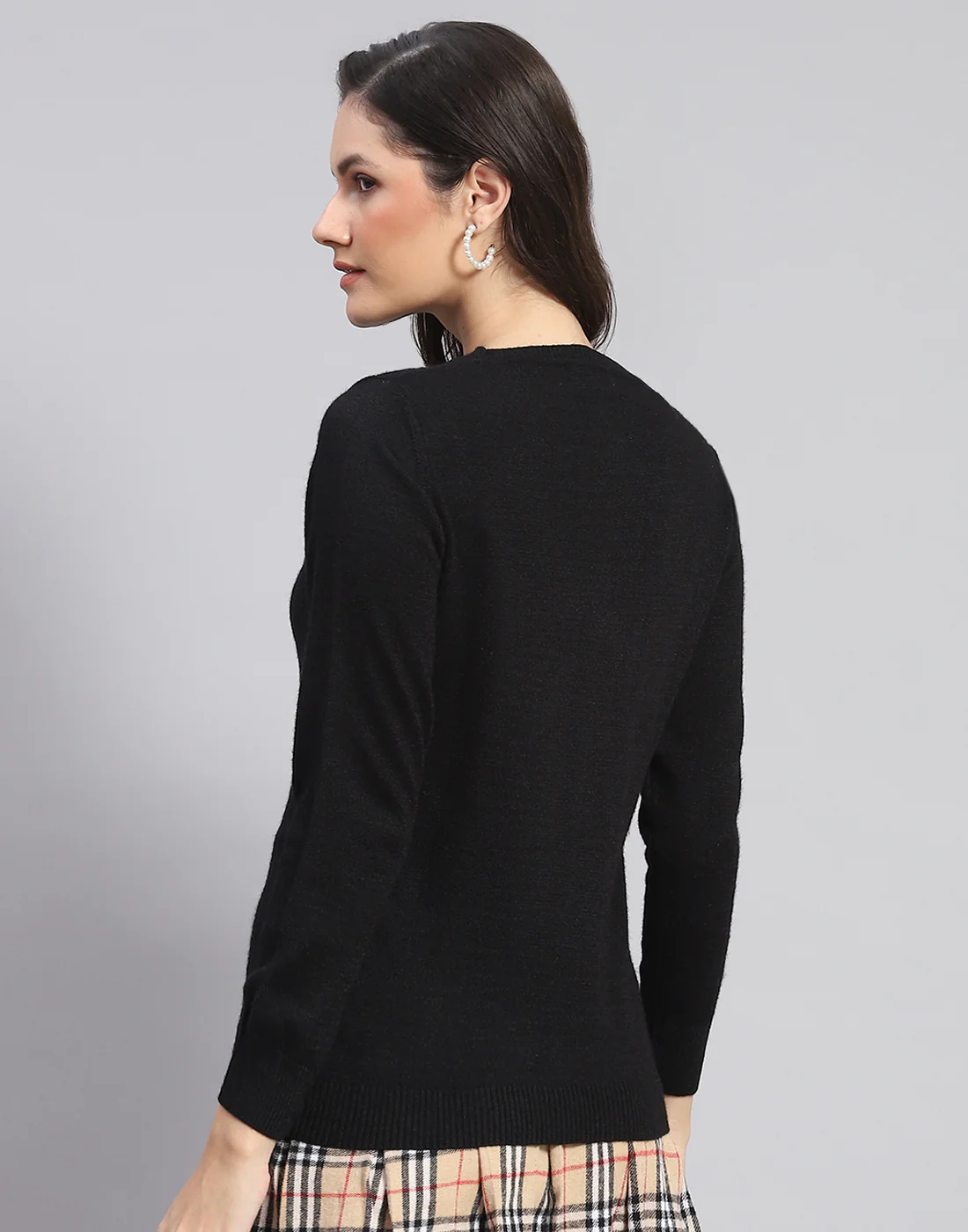 Women Black Solid Round Neck Full Sleeve Sweater - Image 5