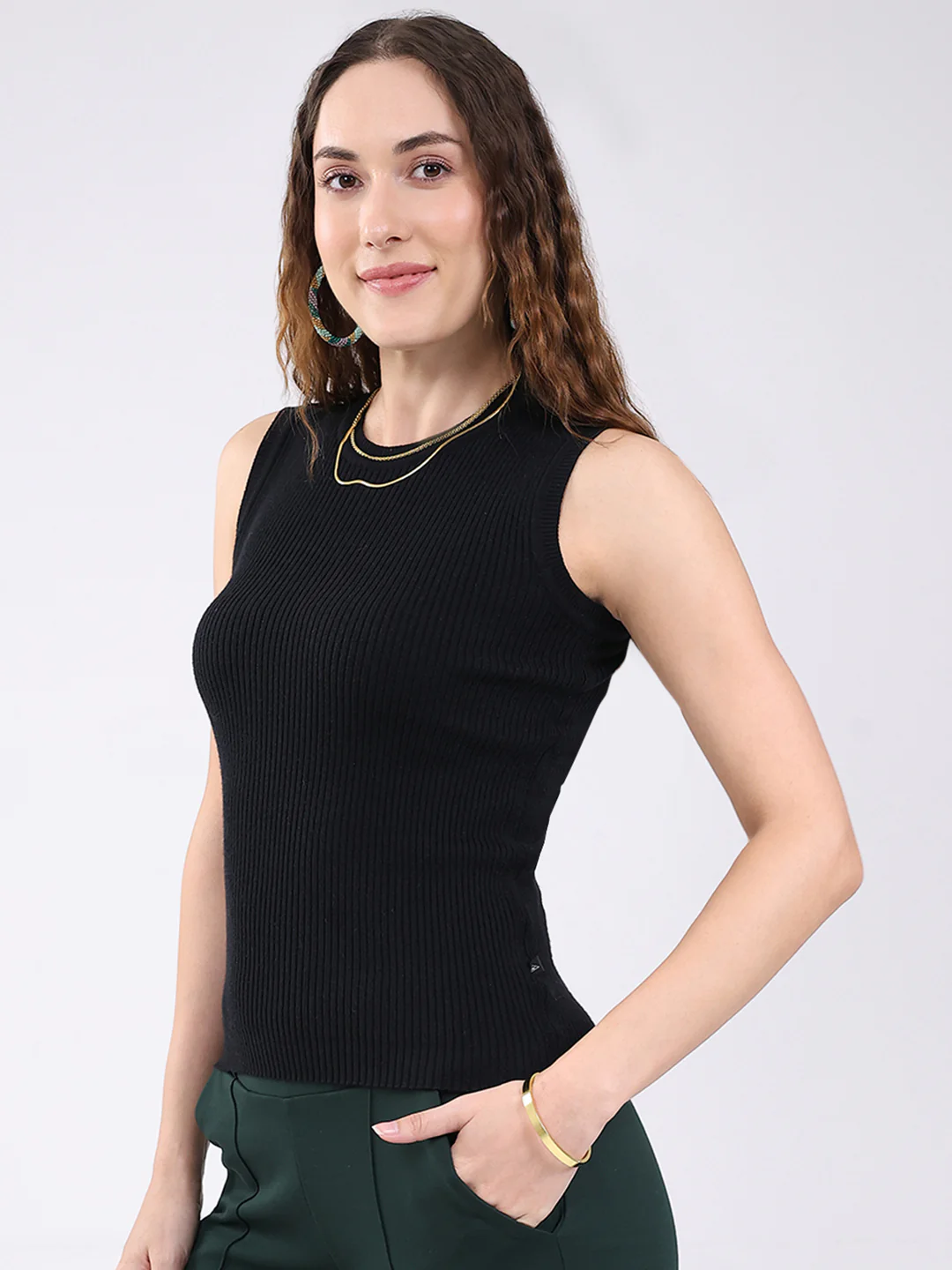 Women Black Solid Round Neck Sleeveless Sceavy - Image 3