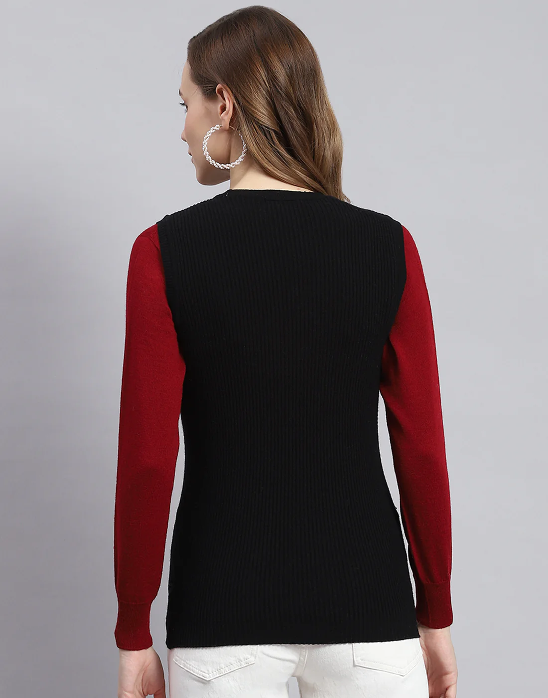 Women Black Solid Round Neck Sleeveless Sweater - Image 6