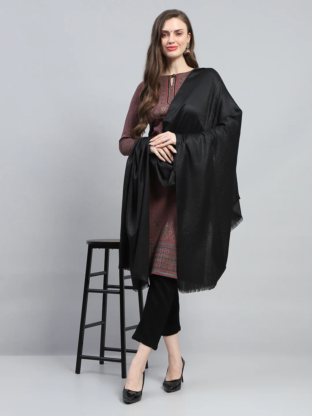 Women Black Solid Shawl - Image 5