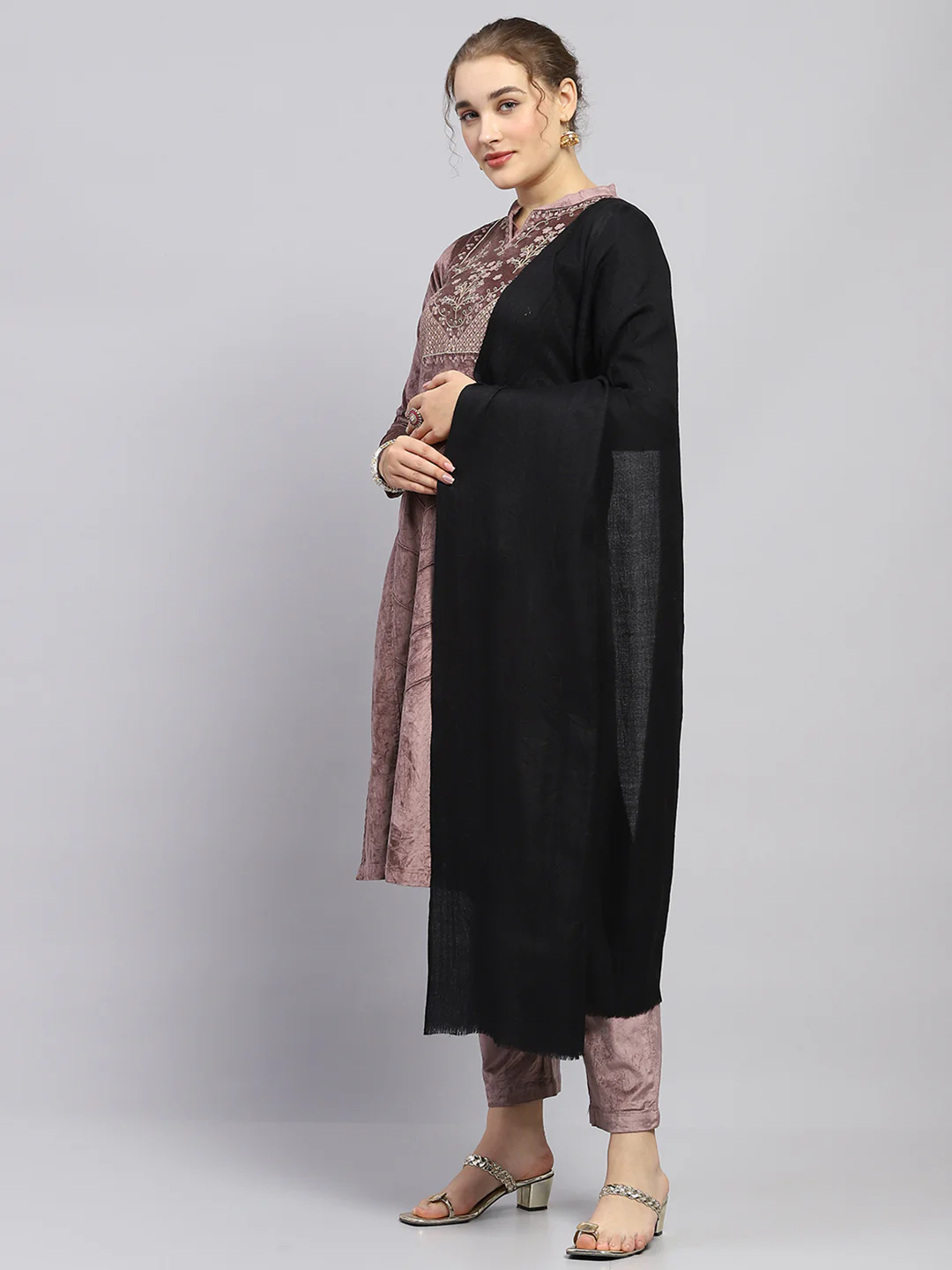 Women Black Solid Shawl - Image 3